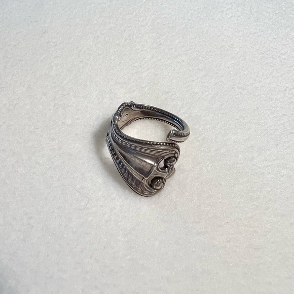 Silver ring - Picture 2 of 6